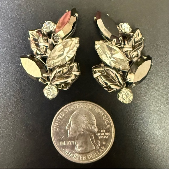 Vintage Unsigned Juliana Style Silver Rhinestones Climber Clip On Earrings 12g. - Picture 3 of 14